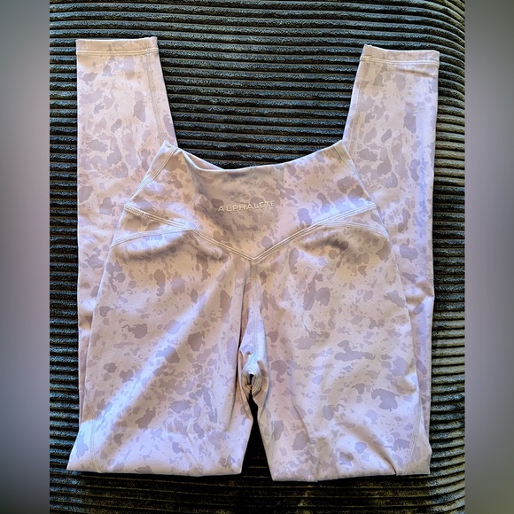 Alphalete Surface Leggings - Picture 3 of 3